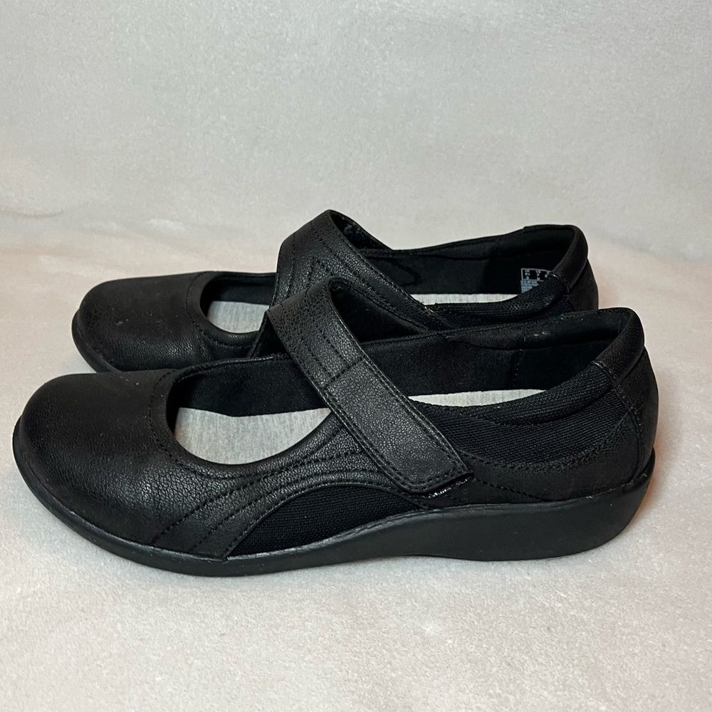 Clarks Cloudsteppers Adjustable Strap Slip Ons Sillian Bella size 7 Mary Jane